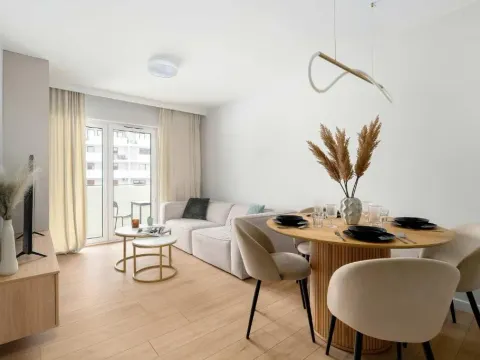 Beige and Green Two Bedroom Apartment in Poznań with Parking and Bathtub by Noclegi Renters, photo 6 of 10