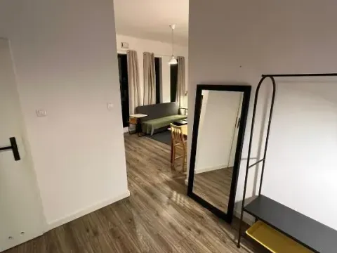 Windows to the City Stylish Apartment, photo 8 of 10