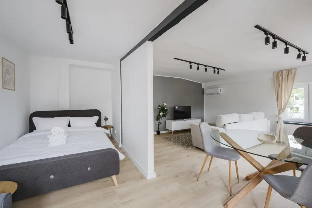 Grunwald Raszyńska Bright Apartment by BookingHost, photo 1 of 10