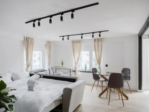 Grunwald Raszyńska Bright Apartment by BookingHost, photo 7 of 10