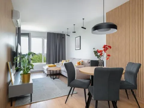 Skyline Apartment by KRAMM, photo 4 of 10