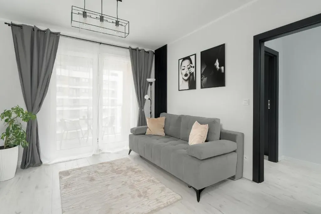 Wyjątkowy i Nowoczesny Apartament z Balkonem i Parkingiem by Noclegi Renters, photo 1 of 10