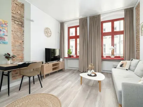 Modern Pet-Friendly Apartment with Desk in Old Town by Noclegi Renters, photo 5 of 10