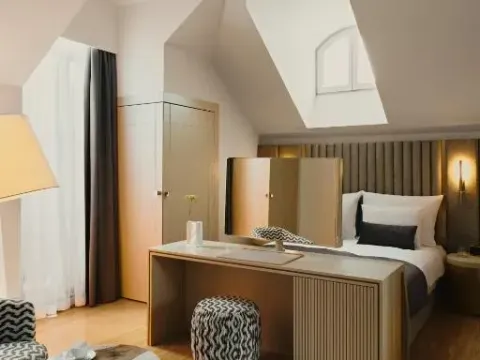 Hotel Blow Up Hall, photo 2 of 10