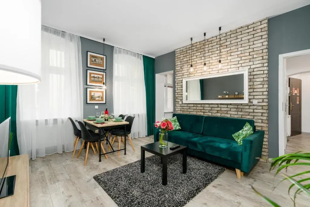 Deluxe Old Town Apartment by Noclegi Renters, photo 1 of 10
