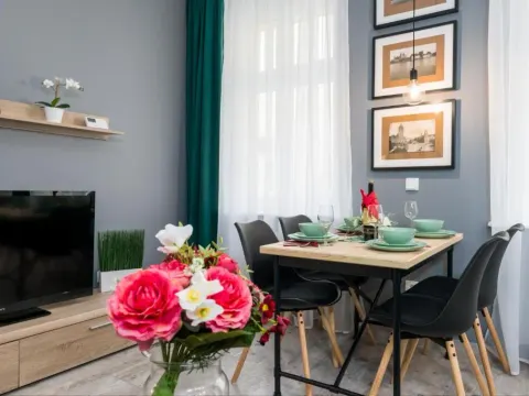 Deluxe Old Town Apartment by Noclegi Renters, photo 10 of 10