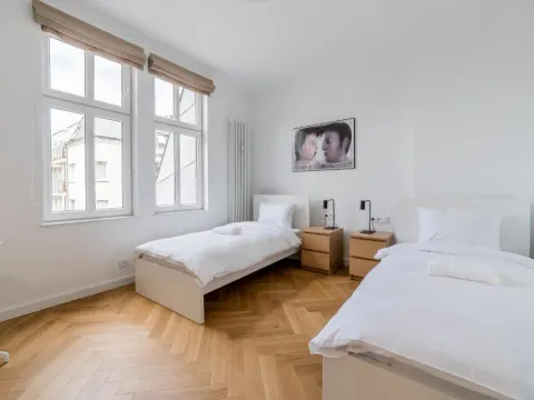 Kochanowskiego Luxury Apartment by BookingHost, photo 2 of 10