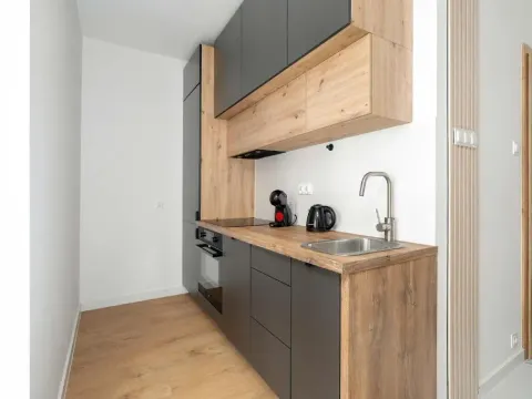 Jasny Apartament z Parkingiem w Centrum Poznania by Noclegi Renters, photo 3 of 10