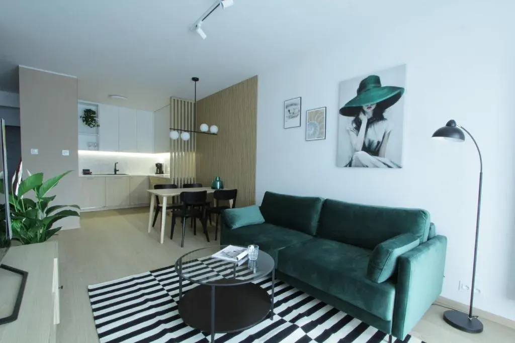 Green apartment strict center, photo 1 of 10