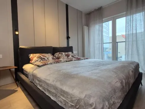 Luxurious Almond Apartment, self check-in 24h, free parking, air-conditioning, photo 2 of 10
