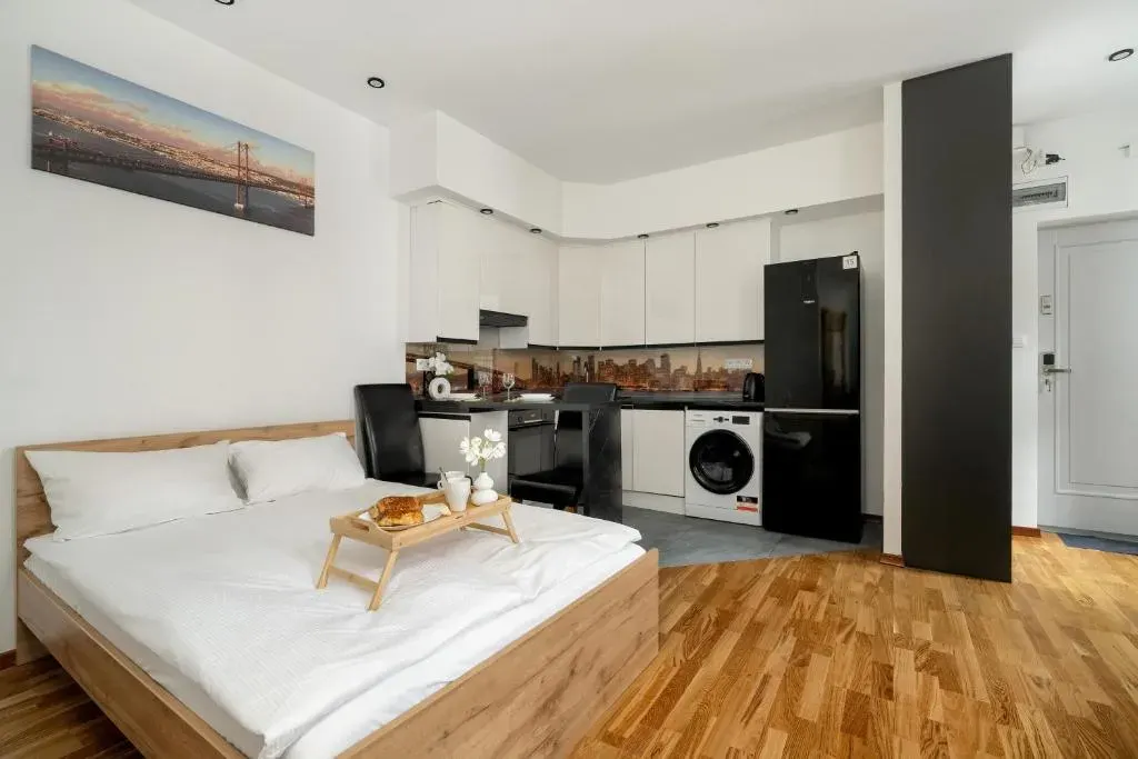 Przytulne Studio Very Berry w Centrum Poznania by Noclegi Renters, photo 1 of 10