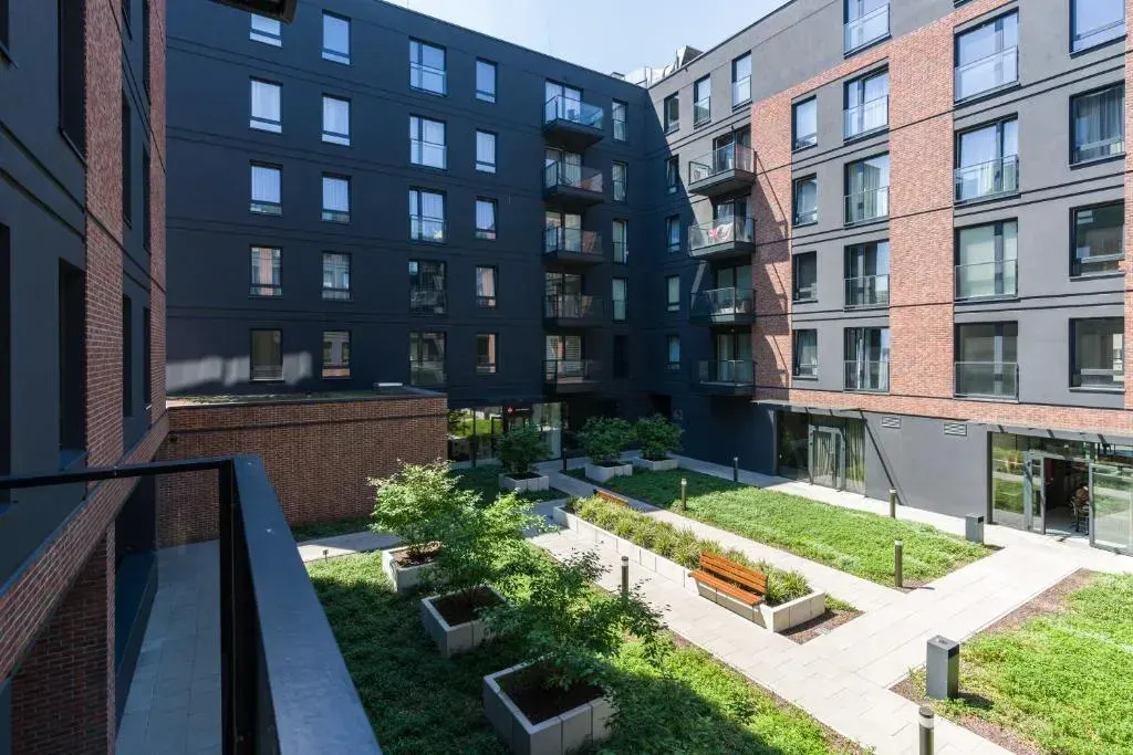 Maison Avenue 88 & Parking, photo 1 of 10