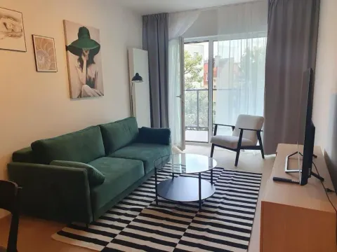 Green apartment strict center, photo 9 of 10