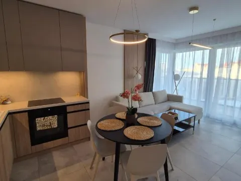 Towarowa Clock Apartment, free parking, air-conditioning, self check-in 24h, photo 10 of 10