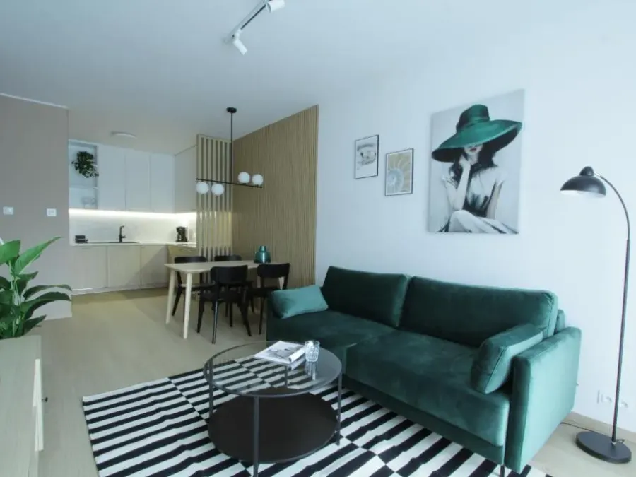 Green apartment strict center, photo 1 of 10