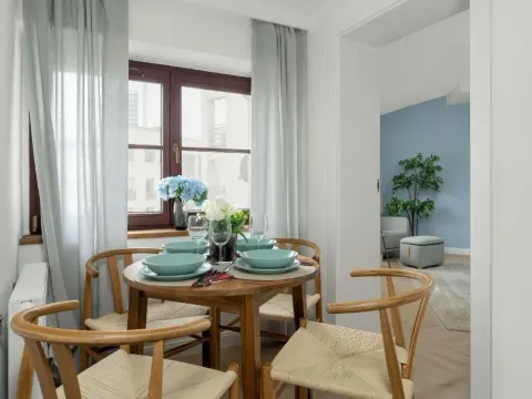 Przestronny Apartament z Biurkiem w Centrum Poznania Blisko Rynku i Parku by Noclegi Renters, photo 9 of 10
