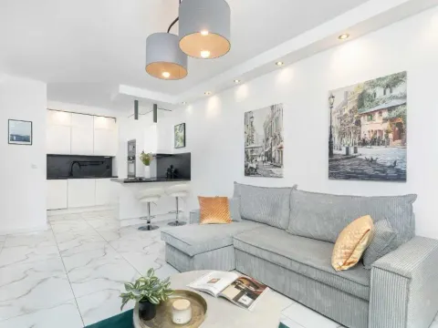 Nowoczesny Apartament z Balkonem w Spokojnej Okolicy by Noclegi Renters, photo 9 of 10