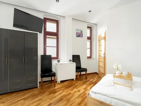 Przytulne Studio Very Berry w Centrum Poznania by Noclegi Renters, photo 6 of 10