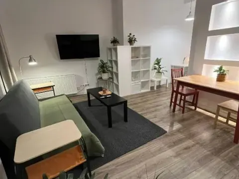 Windows to the City Stylish Apartment, photo 3 of 10