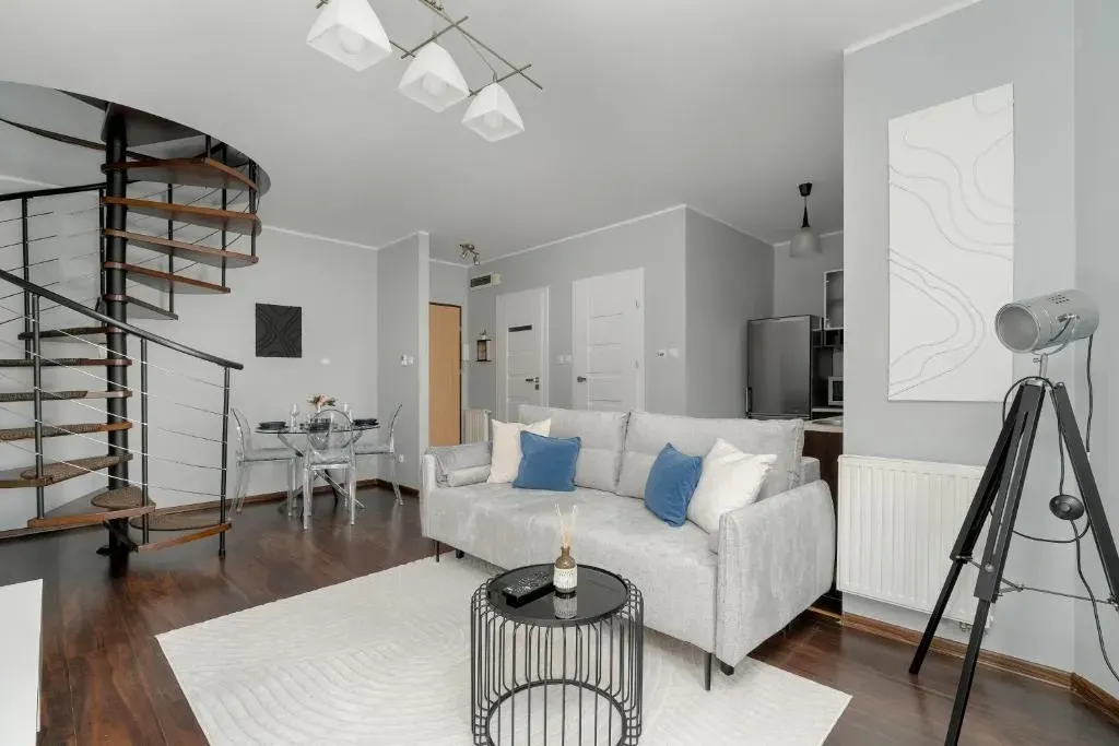 Dwupoziomowy Apartament Żmigrodzka z Tarasem w Poznaniu by Noclegi Renters, photo 1 of 10