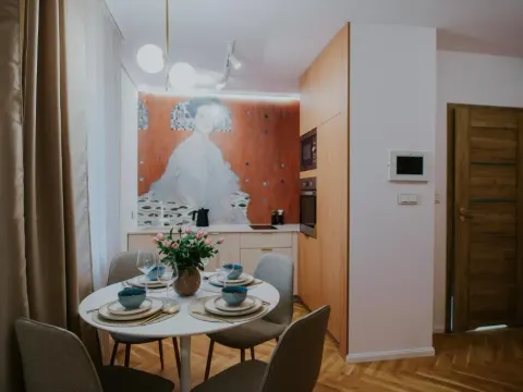 Apartament Dwupoziomowy Butikowy Żmigrodzka, free parking, self check-in, photo 5 of 10