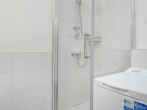 Bukowska Elegancki Apartament z 1 Sypialnią i Biurkiem by Noclegi Renters, photo 4 of 10