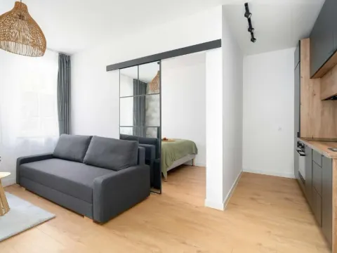 Jasny Apartament z Parkingiem w Centrum Poznania by Noclegi Renters, photo 5 of 10