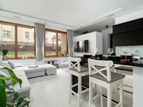 Piekny Apartament z Ogrodkiem i Tarasem & Parking by Noclegi Renters, photo 9 of 10