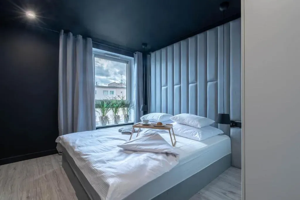Modern Black Spot, photo 1 of 10