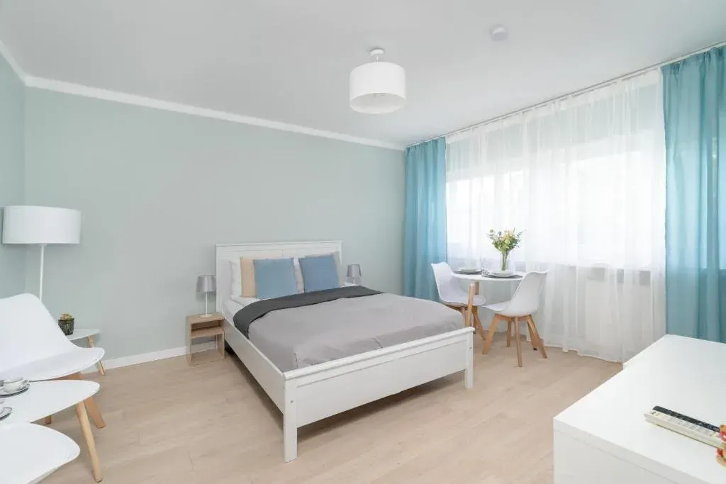 Bukowska Elegancki Apartament z 1 Sypialnią i Biurkiem by Noclegi Renters, photo 1 of 10