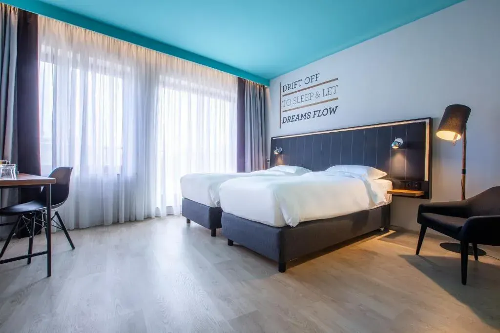 Park Inn by Radisson Poznan, photo 1 of 10