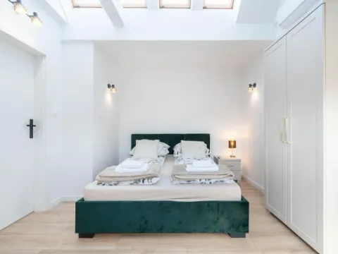 AZARentier4, photo 7 of 10