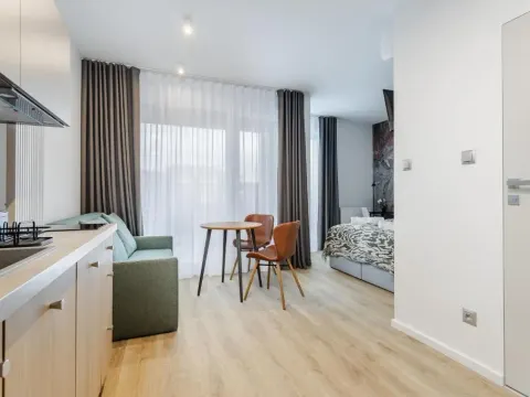Stylowe Studio Very Berry w Poznaniu z Parkingiem i Balkonem by Noclegi Renters, photo 9 of 10