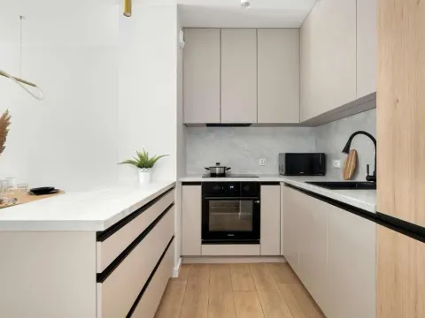 Beige and Green Two Bedroom Apartment in Poznań with Parking and Bathtub by Noclegi Renters, photo 3 of 10