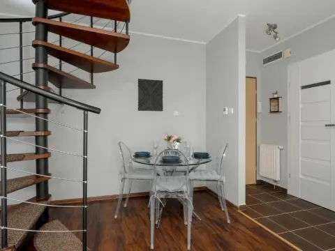 Dwupoziomowy Apartament Żmigrodzka z Tarasem w Poznaniu by Noclegi Renters, photo 3 of 10