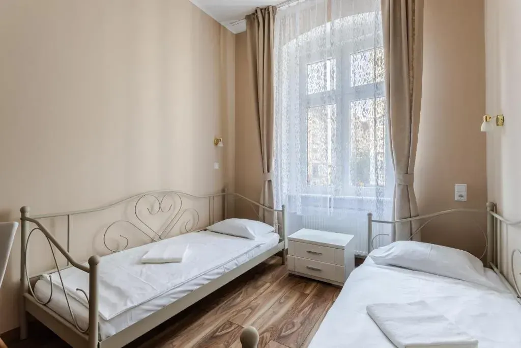 Functional and Comfortable Very Berry Studios in Poznań by Noclegi Renters, photo 1 of 10