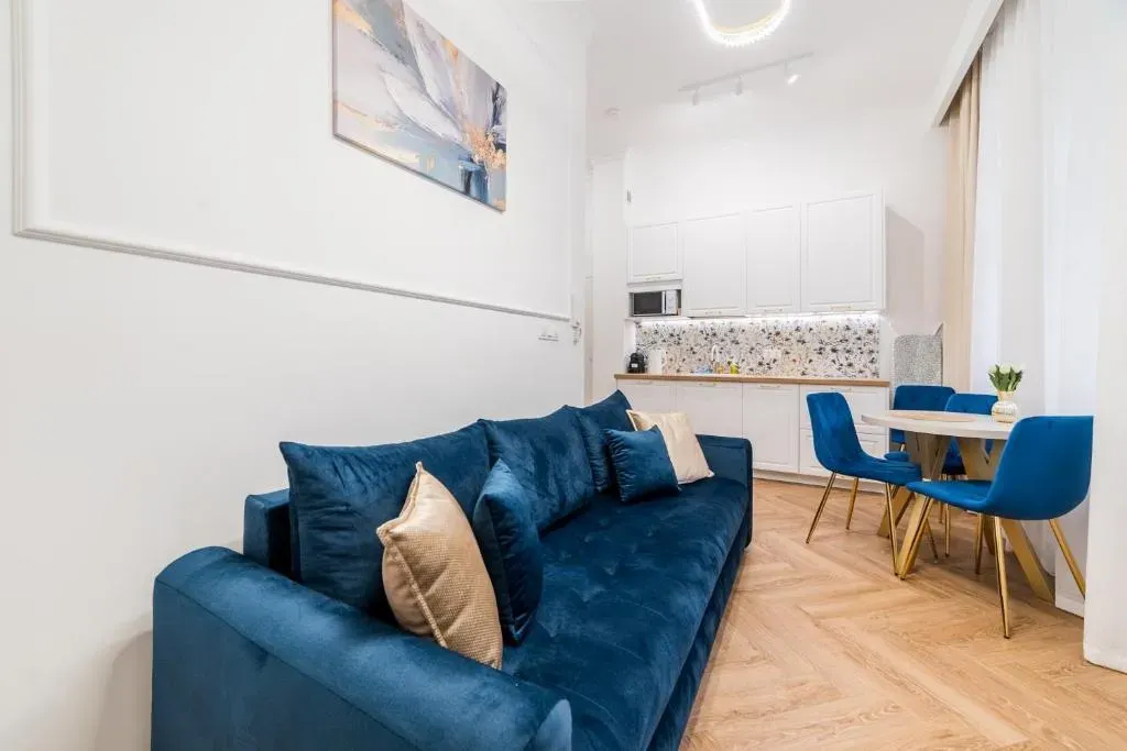 Nowowiejskiego Downtown Deluxe Apartment by BookingHost, photo 1 of 10