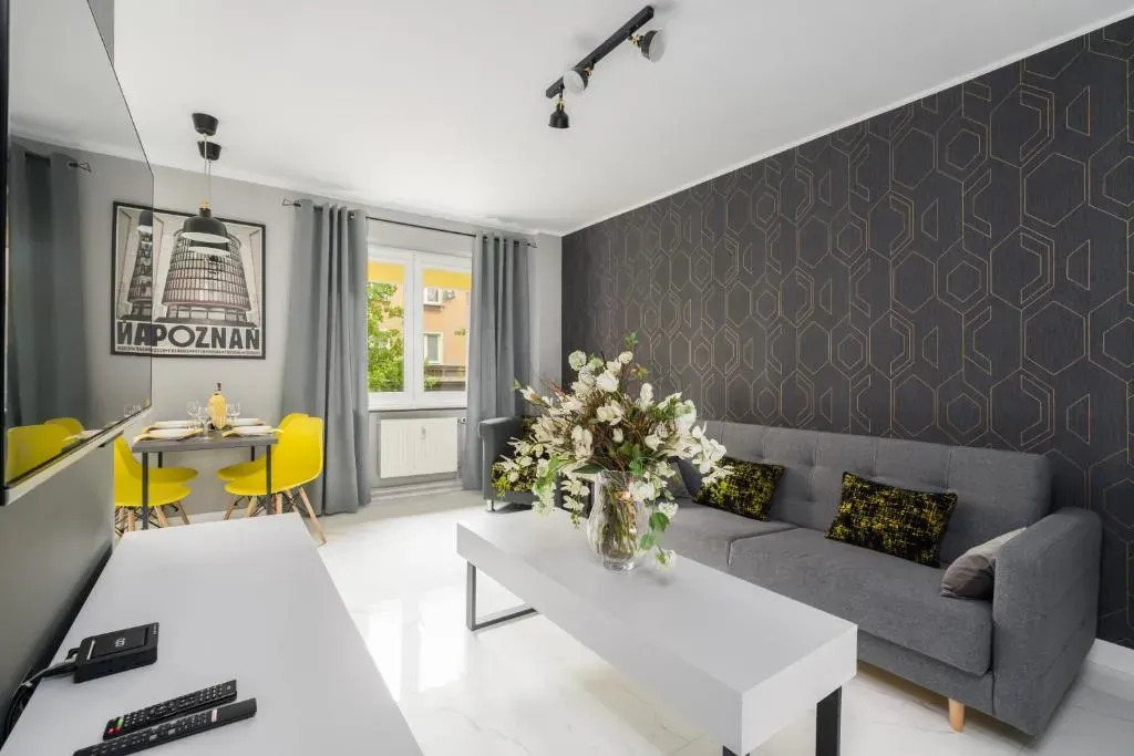Chociszewskiego Apartment Poznań by Noclegi Renters, photo 1 of 10