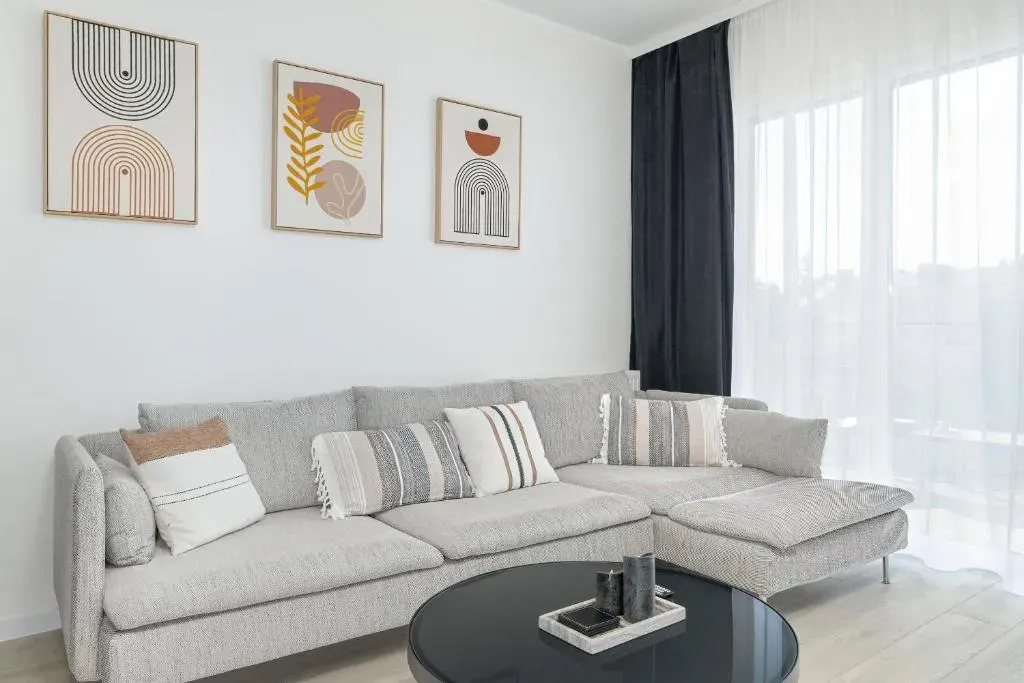 Family Apartment in Poznań with 2 Parking Spaces, 3 Bedrooms and Balcony by Noclegi Renters, photo 1 of 10