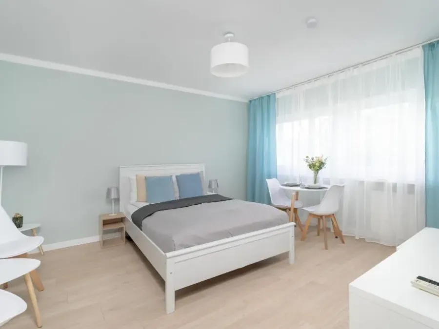 Bukowska Elegancki Apartament z 1 Sypialnią i Biurkiem by Noclegi Renters, photo 1 of 10