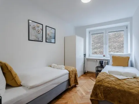 Wawrzyniaka Very Berry Modern Apartment for 6 Guests Near Old Zoo Poznań by Noclegi Renters, photo 4 of 10
