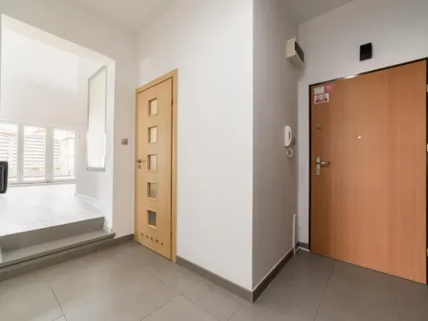Błażeja Modern Apartment by BookingHost, photo 3 of 10