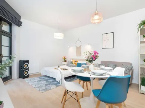 Stylish Apartment Near the Old Market Square, Pet Friendly by Noclegi Renters, photo 8 of 10