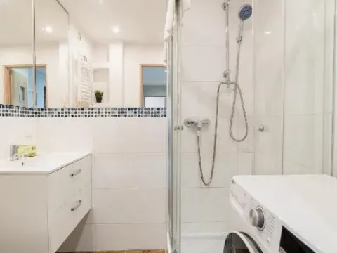 Winogrady Stylish Apartment by BookingHost, photo 8 of 10