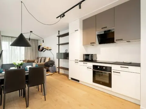 Prestiżowe Apartamenty w Poznaniu z Sypialnią i Parkingiem by Noclegi Renters, photo 5 of 10