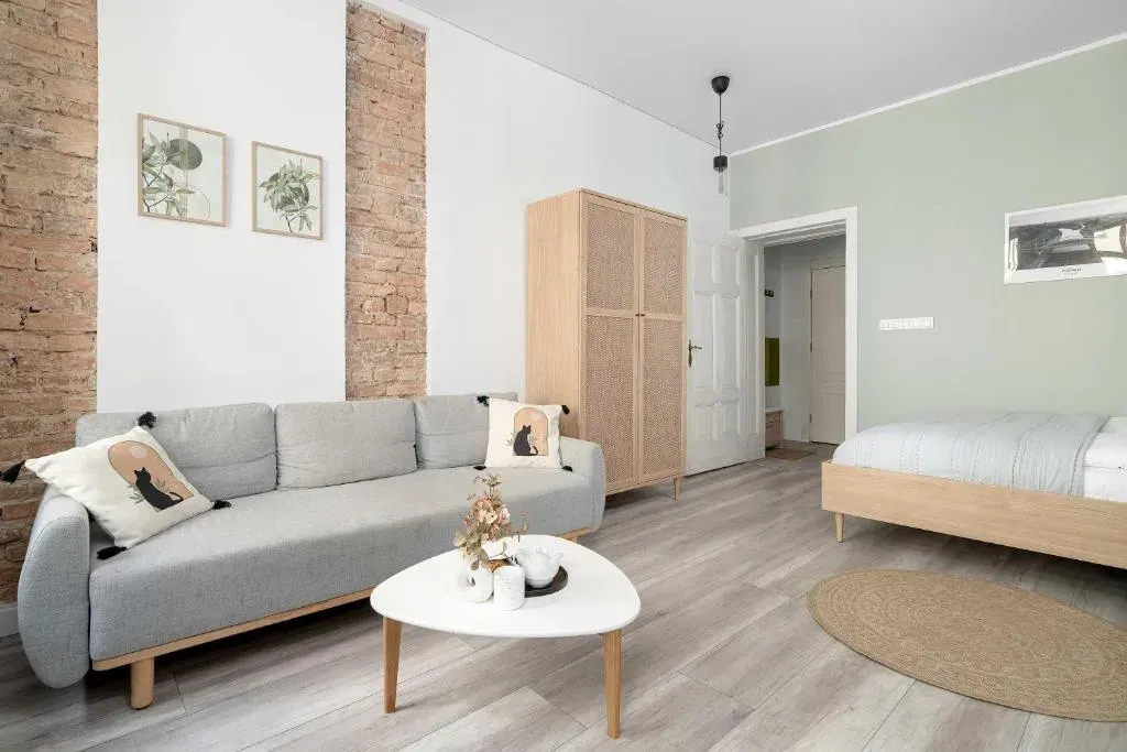 Modern Pet-Friendly Apartment with Desk in Old Town by Noclegi Renters, photo 1 of 10
