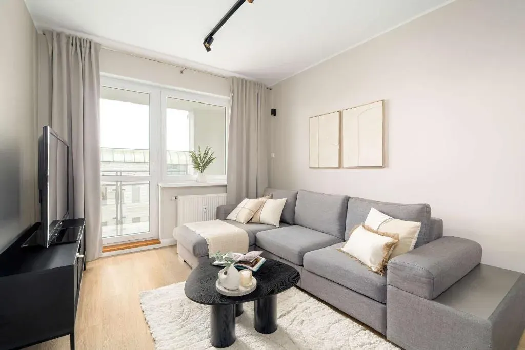 Comfortable Apartment with Parking in Poznań by Noclegi Renters, photo 1 of 10