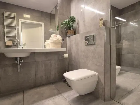 Garbary 100 White Apartment, free parking, self check-in 24h, air-conditioning, photo 6 of 10