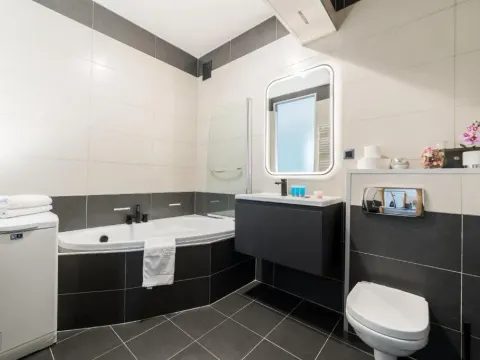 Błażeja Modern Apartment by BookingHost, photo 8 of 10