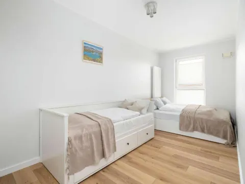 Red and Grey Apartment for 8 People in Poznań with Parking by Noclegi Renters, photo 3 of 10